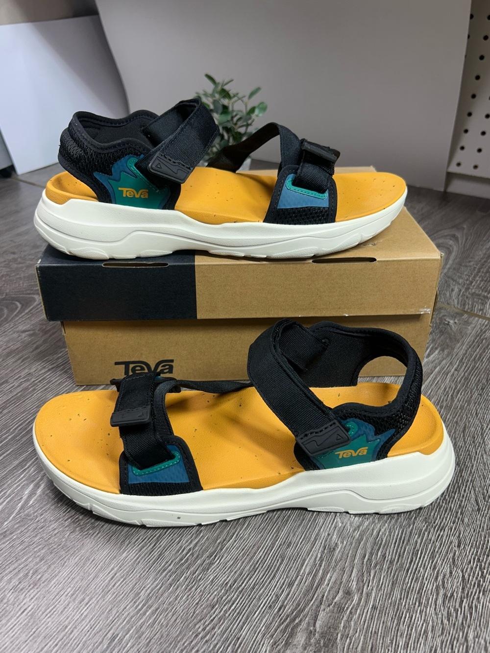 Teva men’s zimic Yellow Footbed Black Strap Sport Sandals